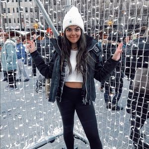 Meet your Posher, Calista